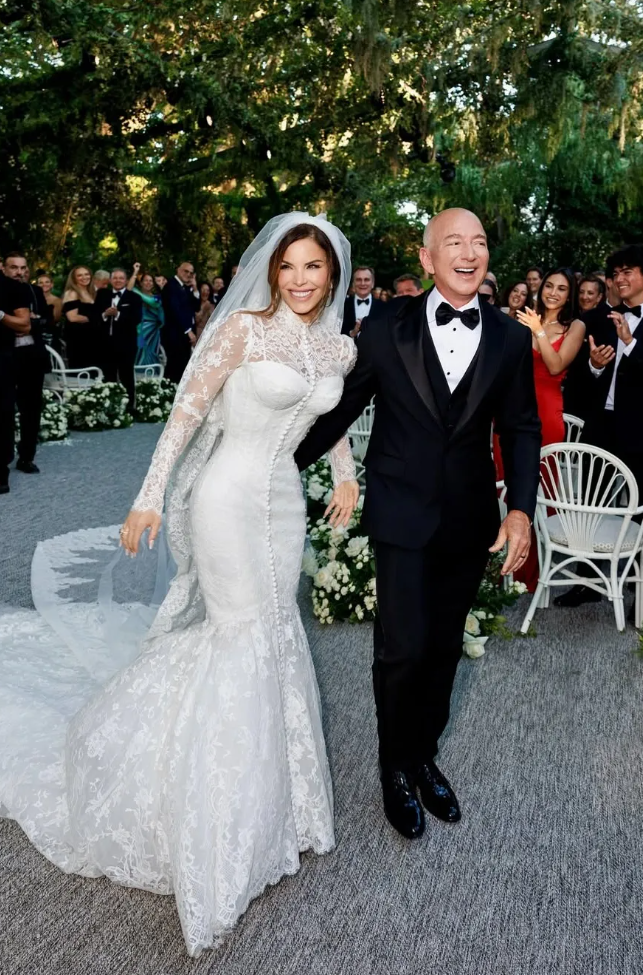 Charlize Theron fustige le mariage luxueux de Jeff Bezos : « Le monde brûle, et ils font la fête » 2 Charlize Theron fustige le mariage luxueux de Jeff Bezos : « Le monde brûle, et ils font la fête » Capture decran 2025 06 30 085457 Charlize Theron fustige le mariage luxueux de Jeff Bezos : « Le monde brûle, et ils font la fête »