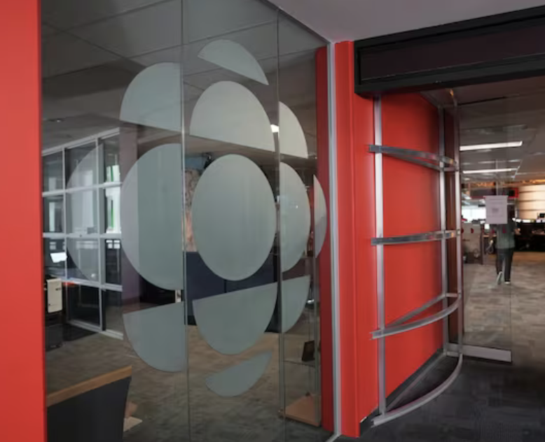 Un grand journalisme québécois fait ses adieux à Radio-Canada 1 Un grand journalisme québécois fait ses adieux à Radio-Canada Capture decran le 2025 06 09 a 17.42.43 Un grand journalisme québécois fait ses adieux à Radio-Canada