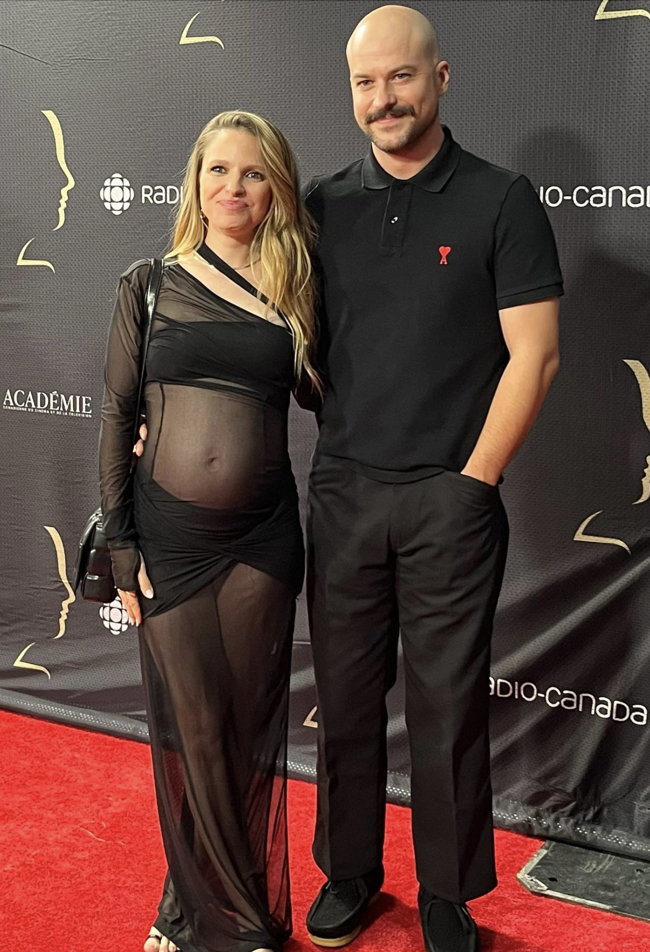 Capture decran le 2025 06 19 a 09.33.40 Enceinte de son 3e enfant, Sarah-Jeanne Labrosse dévoile une photo touchante avec son conjoint connu