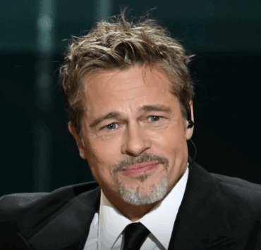 Capture decran le 2025 06 23 a 18.21.17 e1750717333464 Brad Pitt n’est plus célibataire! Il nous présente officiellement sa nouvelle amoureuse de 32 ans