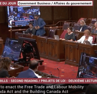 Le sénateur Patrick Brazeau s’effondre en direct lors du débat 3 Le sénateur Patrick Brazeau s’effondre en direct lors du débat Capture decran le 2025 06 26 a 09.26.16 Le sénateur Patrick Brazeau s’effondre en direct lors du débat