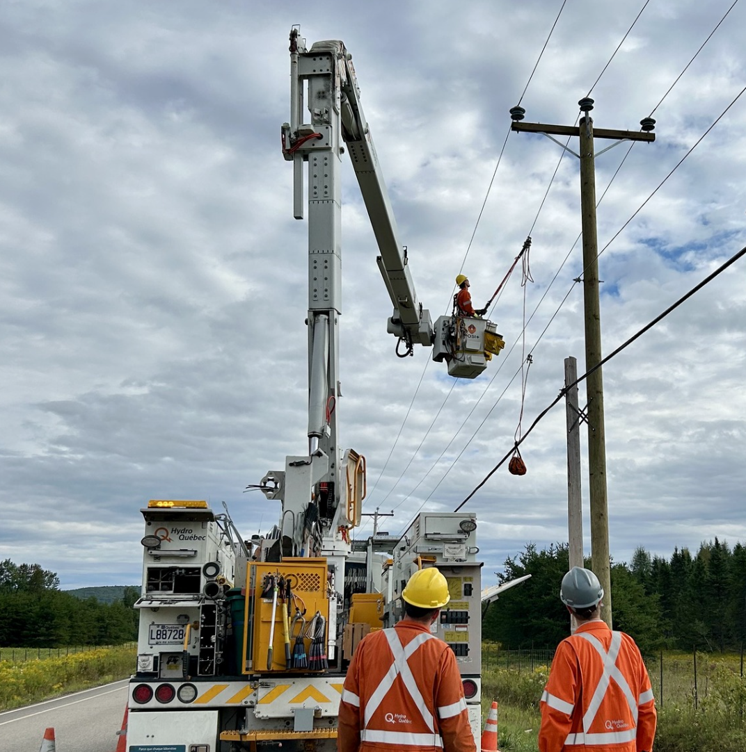 Tensions chez Hydro-Québec : des monteurs de lignes refusent de réparer les pannes de lundi soir 1 Tensions chez Hydro-Québec : des monteurs de lignes refusent de réparer les pannes de lundi soir Capture decran le 2025 06 26 a 10.06.29 e1750946860633 Tensions chez Hydro-Québec : des monteurs de lignes refusent de réparer les pannes de lundi soir
