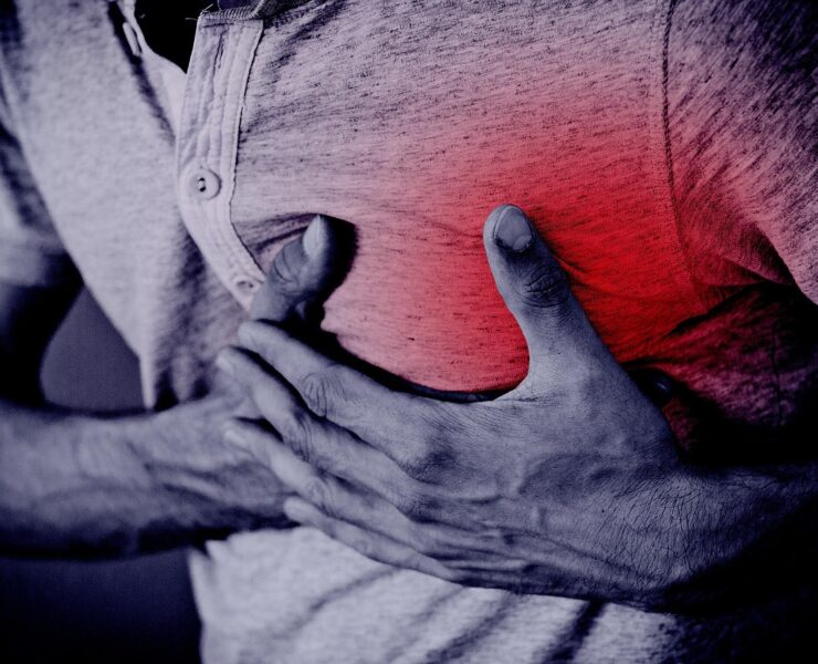 heart attack 7479253 1280 Pourquoi vous ressentez ou entendez les battements de votre cœur et ce que ça révèle