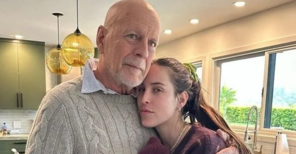 Bruce Willis modifie son testament : ses filles aînées quasiment écartées de l’héritage 1 Bruce Willis modifie son testament : ses filles aînées quasiment écartées de l’héritage Capture decran 2025 07 01 112215 Bruce Willis modifie son testament : ses filles aînées quasiment écartées de l’héritage