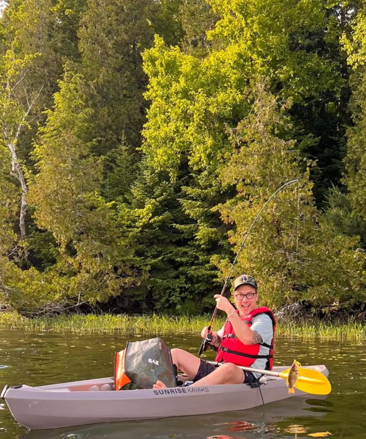 Capture decran 2025 07 02 060602 Stéphane Rousseau partage de rares photos avec son fils Axel en camping : le duo père-fils fait fondre les cœurs