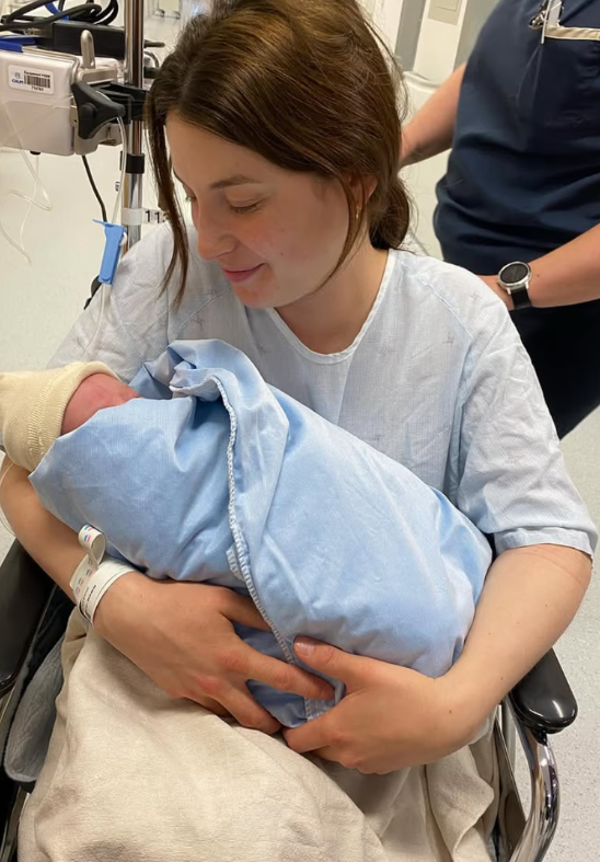 Ludovick Bourdages partage de très rares photos familiales avec Mylène St-Sauveur et leur nouveau-né Laurier 7 Ludovick Bourdages partage de très rares photos familiales avec Mylène St-Sauveur et leur nouveau-né Laurier Capture decran 2025 07 07 085357 Ludovick Bourdages partage de très rares photos familiales avec Mylène St-Sauveur et leur nouveau-né Laurier