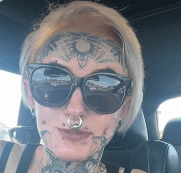 Refusée à cause de ses tatouages ? Une TikTokeuse en larmes dénonce une discrimination à l’embauche qui fait réagir la toile 4 Refusée à cause de ses tatouages ? Une TikTokeuse en larmes dénonce une discrimination à l’embauche qui fait réagir la toile Capture decran 2025 07 17 034221 Refusée à cause de ses tatouages ? Une TikTokeuse en larmes dénonce une discrimination à l’embauche qui fait réagir la toile