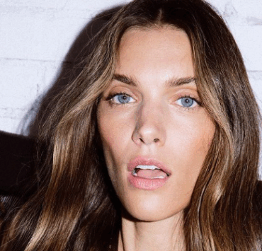 Charlotte Cardin enflamme Instagram en mini bikini rouge : l’été n’a jamais été aussi chaud 4 Charlotte Cardin enflamme Instagram en mini bikini rouge : l’été n’a jamais été aussi chaud Capture decran 2025 07 19 043101 Charlotte Cardin enflamme Instagram en mini bikini rouge : l’été n’a jamais été aussi chaud