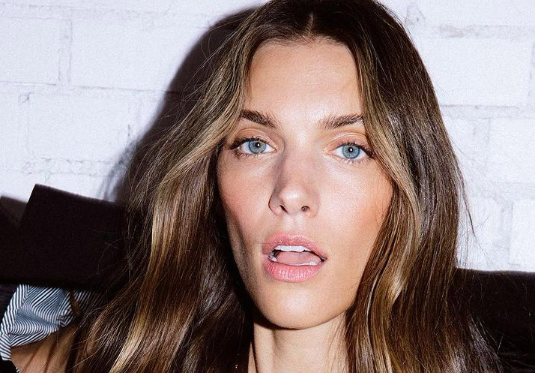 Charlotte Cardin enflamme Instagram en mini bikini rouge : l’été n’a jamais été aussi chaud 1 Charlotte Cardin enflamme Instagram en mini bikini rouge : l’été n’a jamais été aussi chaud Capture decran 2025 07 19 043101 Charlotte Cardin enflamme Instagram en mini bikini rouge : l’été n’a jamais été aussi chaud