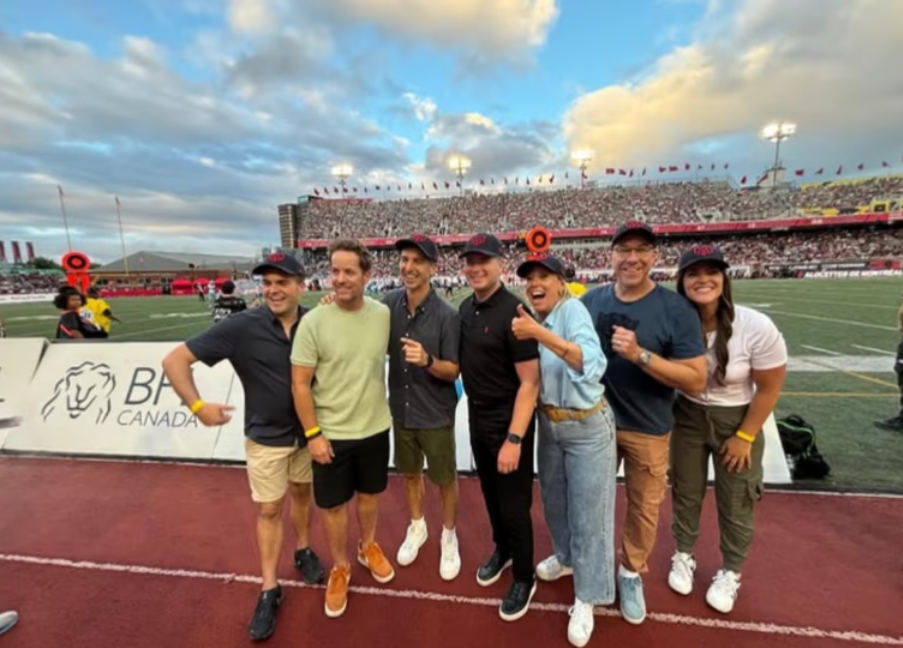 Alexandre Dubé partage de rares photos avec sa fiancée… et fait craquer les fans de Salut Bonjour! 3 Alexandre Dubé partage de rares photos avec sa fiancée… et fait craquer les fans de Salut Bonjour! Capture decran 2025 07 19 071209 Alexandre Dubé partage de rares photos avec sa fiancée… et fait craquer les fans de Salut Bonjour!