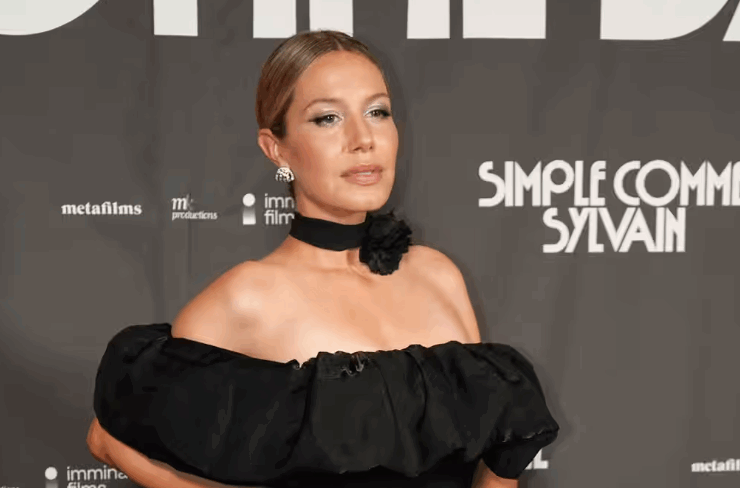 Capture decran 2025 07 19 125456 Magalie Lépine-Blondeau fait sensation en robe rouge lors de son voyage