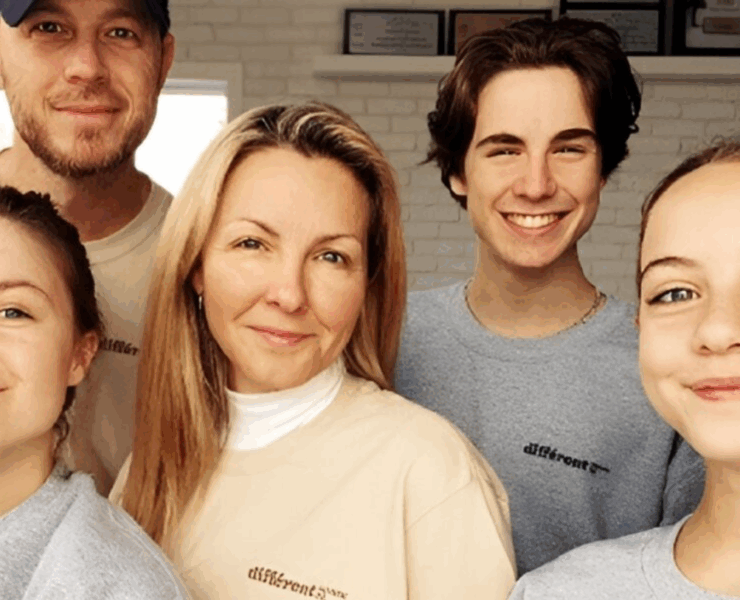 Capture decran 2025 07 19 125514 Véronique Cloutier célèbre l’anniversaire de Louis Morissette avec une rare et touchante photo de famille