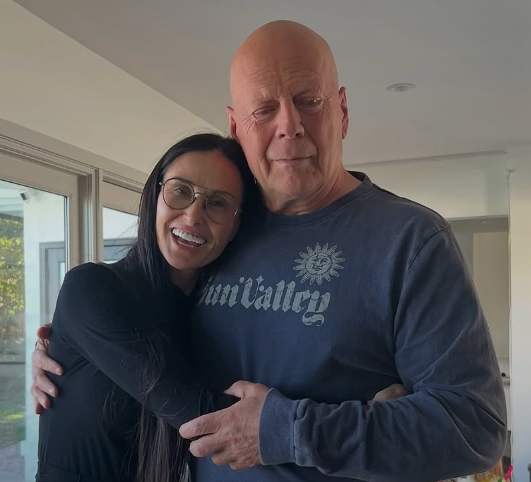 Bruce Willis : son état de santé se détériore, l’acteur ne parlerait ni ne marcherait plus 1 Bruce Willis : son état de santé se détériore, l’acteur ne parlerait ni ne marcherait plus Capture decran 2025 07 23 000743 Bruce Willis : son état de santé se détériore, l’acteur ne parlerait ni ne marcherait plus