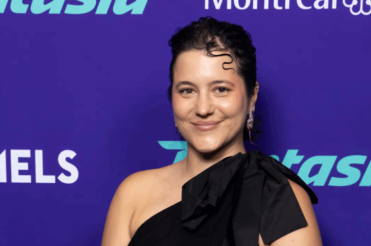 Capture decran 2025 07 26 160735 Catherine Brunet pose avec son ex Antoine Pilon et son nouveau chum Émile Ouellette sur le tapis rouge de Anna Kiri