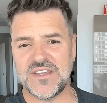 Marc Dupré fait sensation avec un look estival audacieux en pleine pause vacances 3 Marc Dupré fait sensation avec un look estival audacieux en pleine pause vacances Capture decran 2025 07 27 035506 Marc Dupré fait sensation avec un look estival audacieux en pleine pause vacances