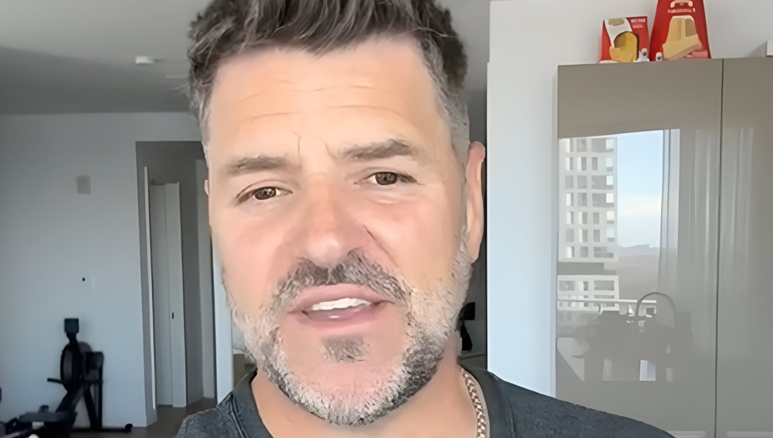 Marc Dupré fait sensation avec un look estival audacieux en pleine pause vacances 1 Marc Dupré fait sensation avec un look estival audacieux en pleine pause vacances Capture decran 2025 07 27 035506 Marc Dupré fait sensation avec un look estival audacieux en pleine pause vacances