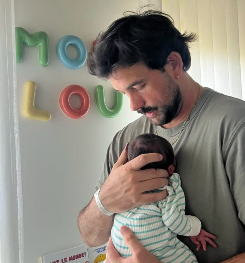 Le petit Lou fait fondre le cœur des fans : 10 photos touchantes du bébé de Félix-Antoine Tremblay 9 Le petit Lou fait fondre le cœur des fans : 10 photos touchantes du bébé de Félix-Antoine Tremblay Capture decran 2025 07 27 060242 Le petit Lou fait fondre le cœur des fans : 10 photos touchantes du bébé de Félix-Antoine Tremblay