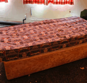 Capture decran 2025 07 28 050749 À 63 ans, elle vit dans une chambre de 6 m² louée 460 € : le calvaire d’une femme piégée par la crise du logement