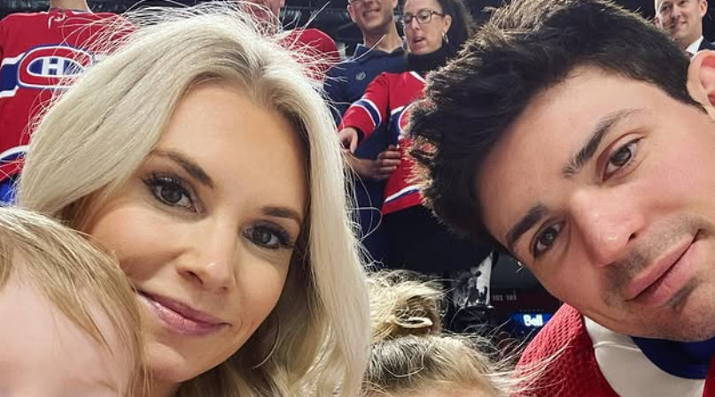 Le look de Carey Price et sa femme fait sensation au mariage de cette vedette du CH ! 1 Le look de Carey Price et sa femme fait sensation au mariage de cette vedette du CH ! Capture decran 2025 07 28 170006 Le look de Carey Price et sa femme fait sensation au mariage de cette vedette du CH !