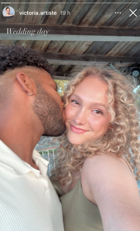 Victoria de Star Académie rayonne en robe verte au mariage d’un proche… et partage un moment tendre avec son amoureux 3 Victoria de Star Académie rayonne en robe verte au mariage d’un proche… et partage un moment tendre avec son amoureux Capture decran 2025 07 29 141321 Victoria de Star Académie rayonne en robe verte au mariage d’un proche… et partage un moment tendre avec son amoureux