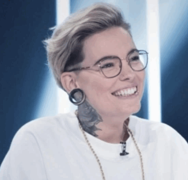 Roxane Bruneau s’affiche avec une nouvelle paire de lunettes 3 Roxane Bruneau s’affiche avec une nouvelle paire de lunettes Capture decran le 2025 07 01 a 17.55.53 e1751406992603 Roxane Bruneau s’affiche avec une nouvelle paire de lunettes