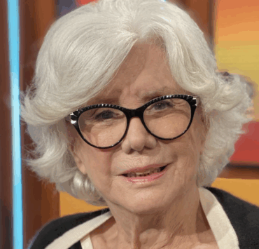 Capture decran le 2025 07 21 a 11.37.34 e1753112634780 Pour ses 94 ans, Denise Filiatrault rayonne dans un portrait signé de son gendre