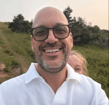 Capture decran 2025 08 07 124302 Martin Matte partage une photo hilarante avec Laurence Leboeuf… et fidèle à lui-même, il la cache à moitié !