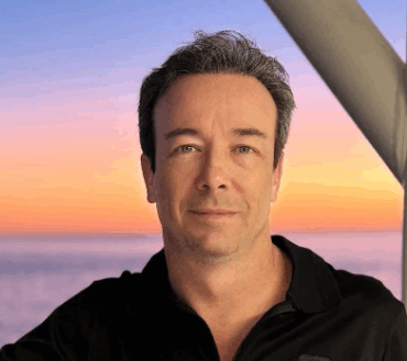 Capture decran 2025 08 07 153040 Luc Poirier surpris par un cadeau hors du commun pour ses 50 ans... et ce n'est pas tout !