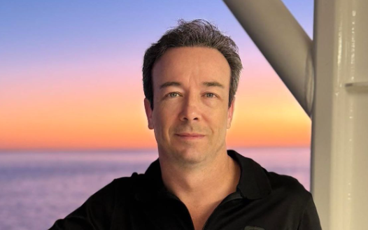 Luc Poirier surpris par un cadeau hors du commun pour ses 50 ans... et ce n'est pas tout ! 1 Luc Poirier surpris par un cadeau hors du commun pour ses 50 ans... et ce n'est pas tout ! Capture decran 2025 08 07 153040 Luc Poirier surpris par un cadeau hors du commun pour ses 50 ans... et ce n'est pas tout !