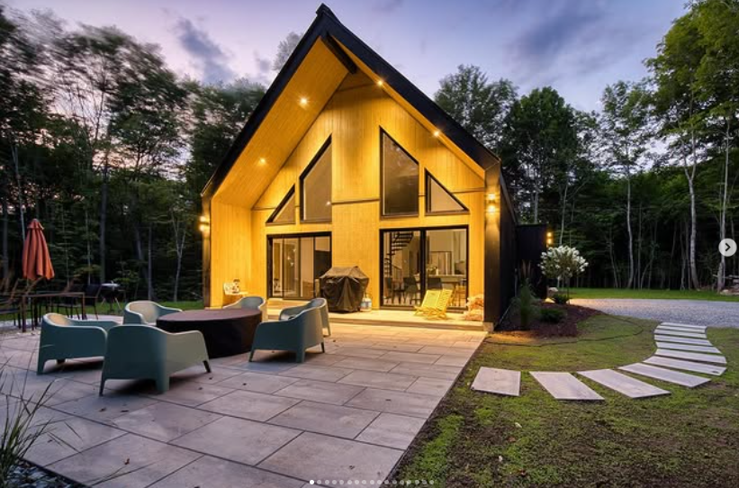 PHOTOS – Anaïs Guertin-Lacroix dévoile son chalet de luxe proche de Montréal, maintenant à louer ! 2 PHOTOS – Anaïs Guertin-Lacroix dévoile son chalet de luxe proche de Montréal, maintenant à louer ! Capture decran 2025 08 13 152551 PHOTOS – Anaïs Guertin-Lacroix dévoile son chalet de luxe proche de Montréal, maintenant à louer !