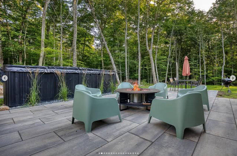 PHOTOS – Anaïs Guertin-Lacroix dévoile son chalet de luxe proche de Montréal, maintenant à louer ! 3 PHOTOS – Anaïs Guertin-Lacroix dévoile son chalet de luxe proche de Montréal, maintenant à louer ! Capture decran 2025 08 13 152632 PHOTOS – Anaïs Guertin-Lacroix dévoile son chalet de luxe proche de Montréal, maintenant à louer !