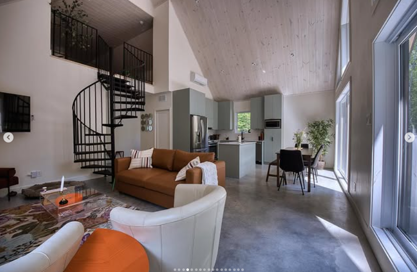 PHOTOS – Anaïs Guertin-Lacroix dévoile son chalet de luxe proche de Montréal, maintenant à louer ! 5 PHOTOS – Anaïs Guertin-Lacroix dévoile son chalet de luxe proche de Montréal, maintenant à louer ! Capture decran 2025 08 13 152709 PHOTOS – Anaïs Guertin-Lacroix dévoile son chalet de luxe proche de Montréal, maintenant à louer !