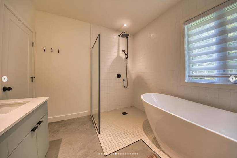 PHOTOS – Anaïs Guertin-Lacroix dévoile son chalet de luxe proche de Montréal, maintenant à louer ! 8 PHOTOS – Anaïs Guertin-Lacroix dévoile son chalet de luxe proche de Montréal, maintenant à louer ! Capture decran 2025 08 13 152746 PHOTOS – Anaïs Guertin-Lacroix dévoile son chalet de luxe proche de Montréal, maintenant à louer !