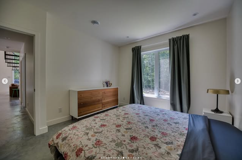 PHOTOS – Anaïs Guertin-Lacroix dévoile son chalet de luxe proche de Montréal, maintenant à louer ! 16 PHOTOS – Anaïs Guertin-Lacroix dévoile son chalet de luxe proche de Montréal, maintenant à louer ! Capture decran 2025 08 13 152802 PHOTOS – Anaïs Guertin-Lacroix dévoile son chalet de luxe proche de Montréal, maintenant à louer !