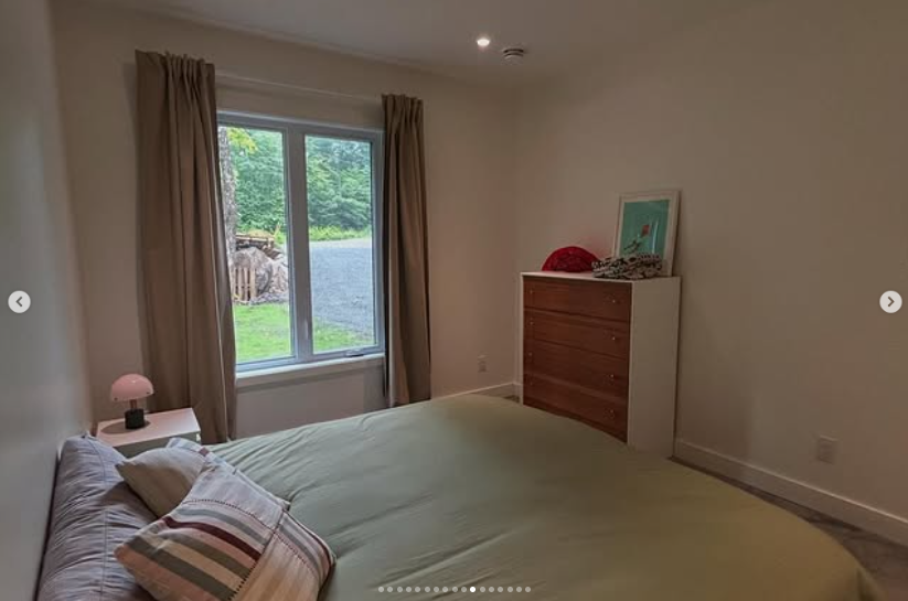 PHOTOS – Anaïs Guertin-Lacroix dévoile son chalet de luxe proche de Montréal, maintenant à louer ! 15 PHOTOS – Anaïs Guertin-Lacroix dévoile son chalet de luxe proche de Montréal, maintenant à louer ! Capture decran 2025 08 13 152809 PHOTOS – Anaïs Guertin-Lacroix dévoile son chalet de luxe proche de Montréal, maintenant à louer !