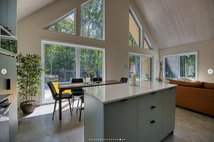 PHOTOS – Anaïs Guertin-Lacroix dévoile son chalet de luxe proche de Montréal, maintenant à louer ! 12 PHOTOS – Anaïs Guertin-Lacroix dévoile son chalet de luxe proche de Montréal, maintenant à louer ! Capture decran 2025 08 13 152837 PHOTOS – Anaïs Guertin-Lacroix dévoile son chalet de luxe proche de Montréal, maintenant à louer !