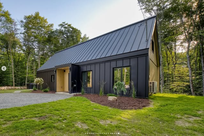 PHOTOS – Anaïs Guertin-Lacroix dévoile son chalet de luxe proche de Montréal, maintenant à louer ! 10 PHOTOS – Anaïs Guertin-Lacroix dévoile son chalet de luxe proche de Montréal, maintenant à louer ! Capture decran 2025 08 13 152851 PHOTOS – Anaïs Guertin-Lacroix dévoile son chalet de luxe proche de Montréal, maintenant à louer !