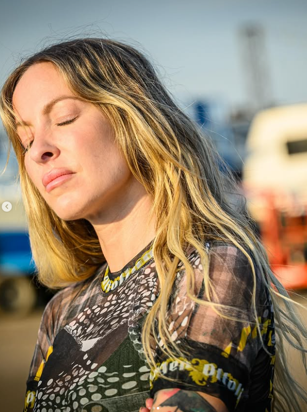 Capture decran 2025 08 16 191211 [PHOTOS] Le look festival de Marie-Mai fait tourner les têtes !