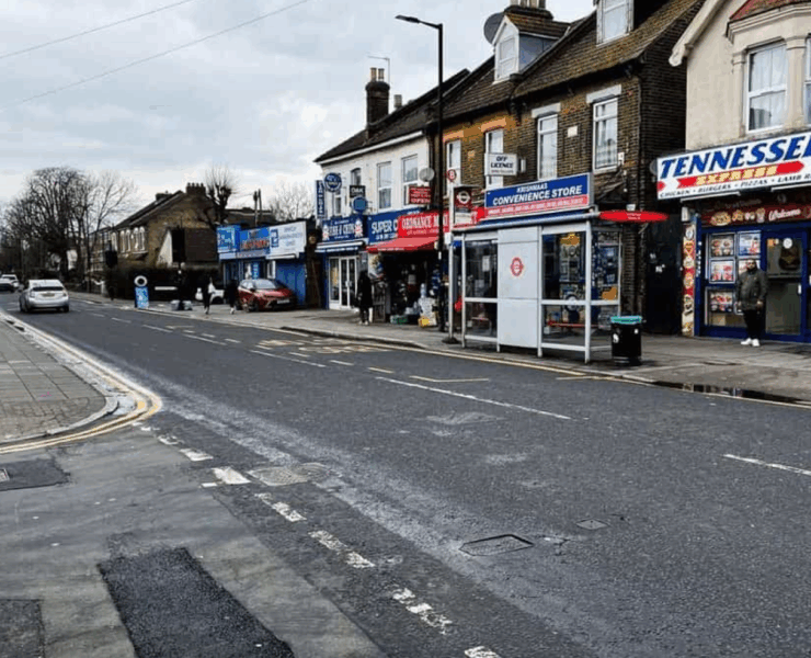 Capture decran 2025 08 18 052604 Trois adolescentes de 14 à 17 ans battent à mort un homme de 75 ans et filment la scène : le Royaume-Uni sous le choc