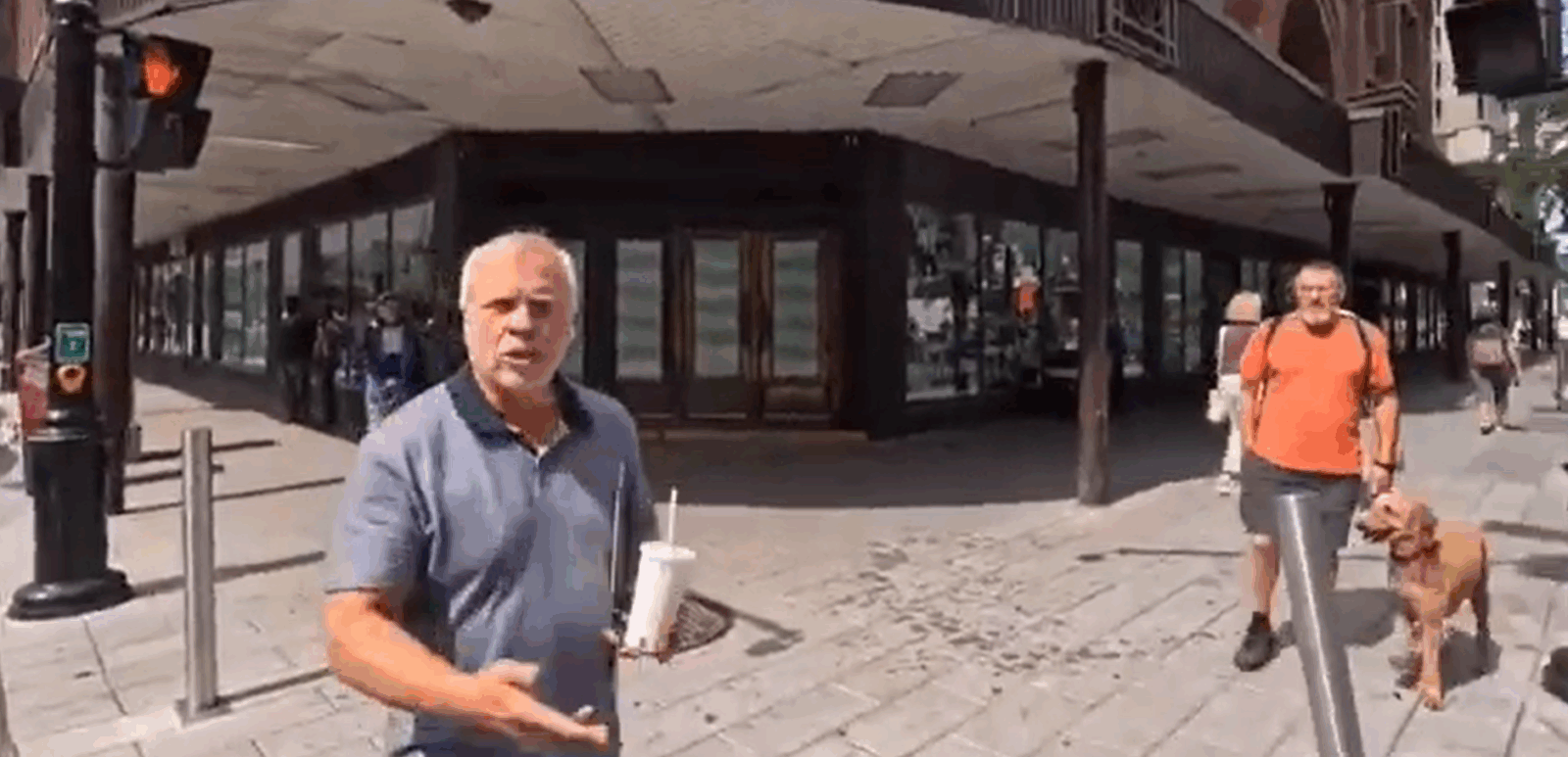 Altercation musclée entre un cycliste et Luc Boileau au centre-ville de Montréal 1 Altercation musclée entre un cycliste et Luc Boileau au centre-ville de Montréal Capture decran 2025 08 20 023500 Altercation musclée entre un cycliste et Luc Boileau au centre-ville de Montréal