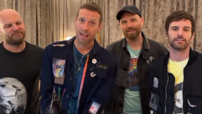 Une décision inattendue de Coldplay après le scandale de la « kiss cam » 1 Une décision inattendue de Coldplay après le scandale de la « kiss cam » Capture decran 2025 08 20 151515 Une décision inattendue de Coldplay après le scandale de la « kiss cam »