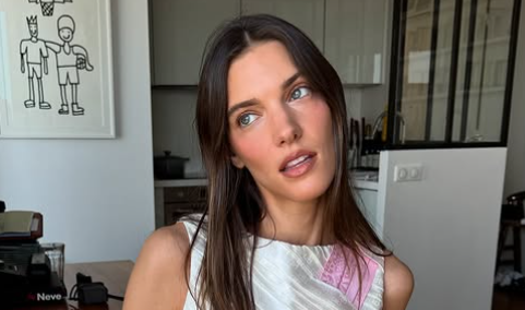 Charlotte Cardin en tenue d’Ève surprend tout le monde avec son talent caché 1 Charlotte Cardin en tenue d’Ève surprend tout le monde avec son talent caché Capture decran 2025 08 24 164500 Charlotte Cardin en tenue d’Ève surprend tout le monde avec son talent caché