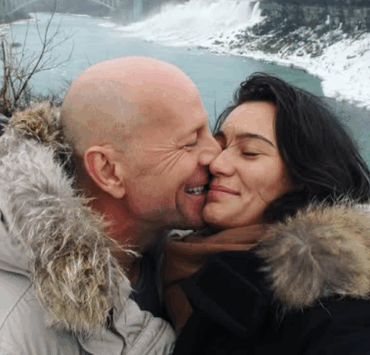 La femme de Bruce Willis brise le silence sur sa santé : « J’aimerais juste pouvoir lui parler… » 2 La femme de Bruce Willis brise le silence sur sa santé : « J’aimerais juste pouvoir lui parler… » Capture decran 2025 08 27 114046 La femme de Bruce Willis brise le silence sur sa santé : « J’aimerais juste pouvoir lui parler… »