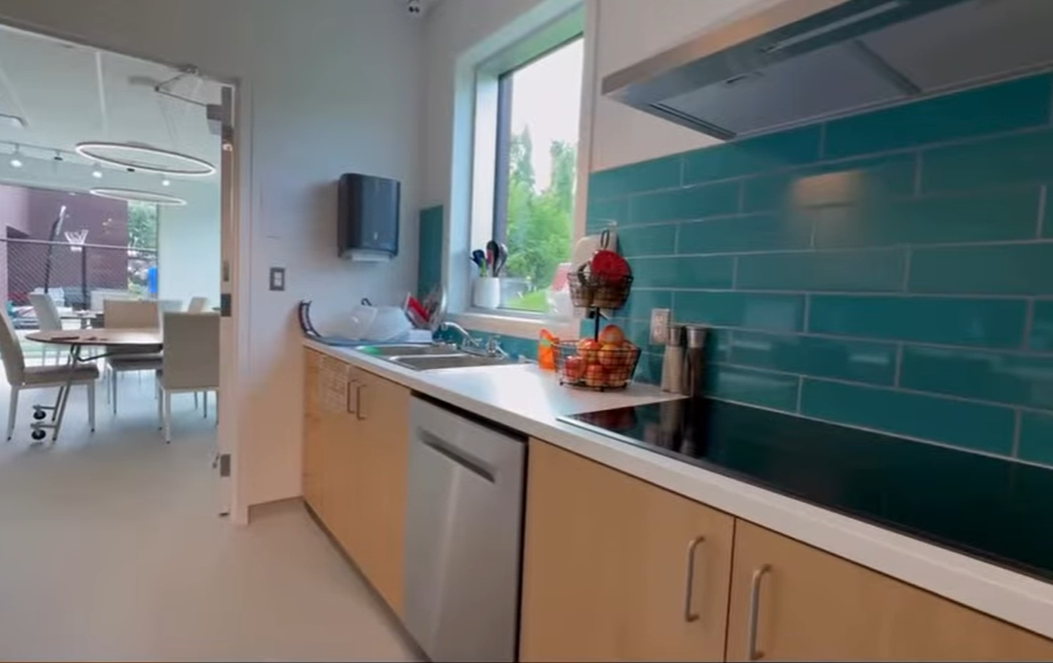 Capture decran 2025 08 30 081513 Voyez la nouvelle Maison Véro & Louis, pensée pour changer des vies