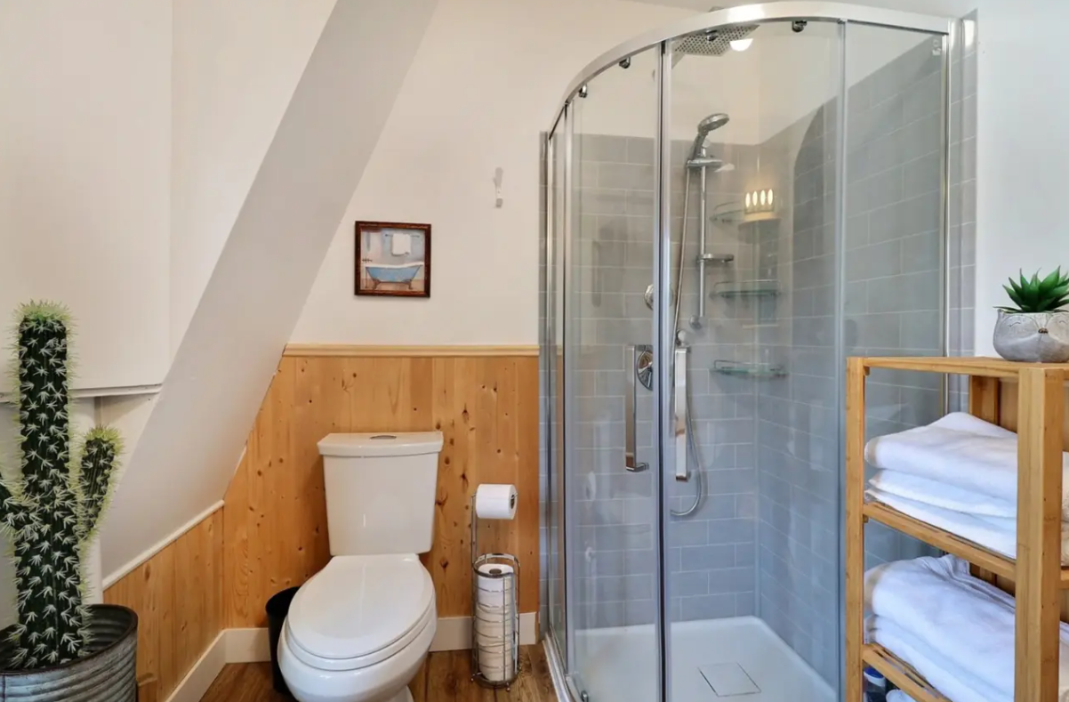 Mathieu Gratton met en vente sa charmante maison jaune de Scotstown 8 Mathieu Gratton met en vente sa charmante maison jaune de Scotstown Capture decran 2025 08 31 101214 Mathieu Gratton met en vente sa charmante maison jaune de Scotstown