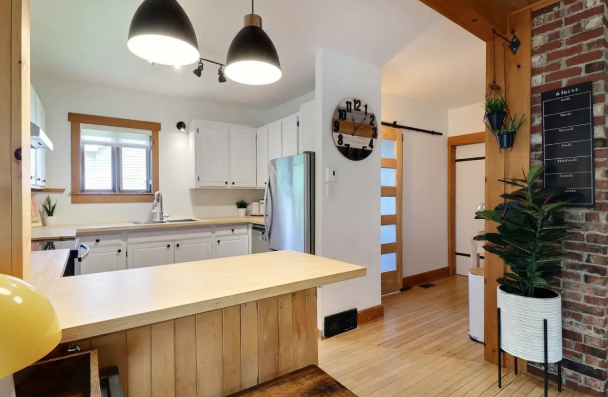 Mathieu Gratton met en vente sa charmante maison jaune de Scotstown 11 Mathieu Gratton met en vente sa charmante maison jaune de Scotstown Capture decran 2025 08 31 101237 Mathieu Gratton met en vente sa charmante maison jaune de Scotstown