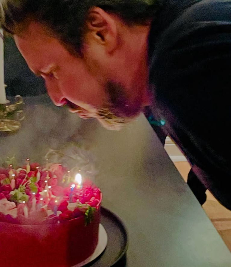 Guy A. Lepage fête ses 65 ans : sa conjointe dévoile son gâteau d’anniversaire 3 Guy A. Lepage fête ses 65 ans : sa conjointe dévoile son gâteau d’anniversaire Capture decran 2025 08 31 103139 Guy A. Lepage fête ses 65 ans : sa conjointe dévoile son gâteau d’anniversaire