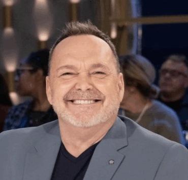 Voici le nouveau look pour Jean-Michel Anctil après son opération! 4 Voici le nouveau look pour Jean-Michel Anctil après son opération! Capture decran le 2025 08 01 a 13.15.23 Voici le nouveau look pour Jean-Michel Anctil après son opération!