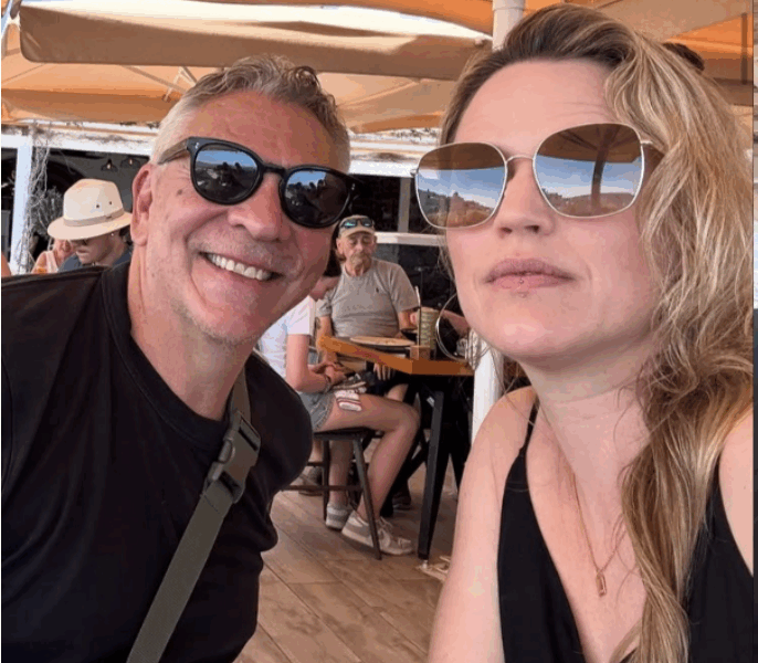 Capture decran le 2025 08 04 a 08.29.13 Marc Labrèche s’affiche enfin : sa blonde publie une photo qui fait jaser!