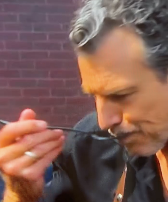 Jean-François Plante avale une guêpe... en pleine recette à Salut Bonjour 2 Jean-François Plante avale une guêpe... en pleine recette à Salut Bonjour Capture decran le 2025 08 06 a 09.57.01 1 Jean-François Plante avale une guêpe... en pleine recette à Salut Bonjour